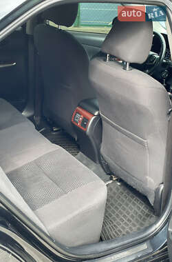 Седан Toyota Camry 2013 в 