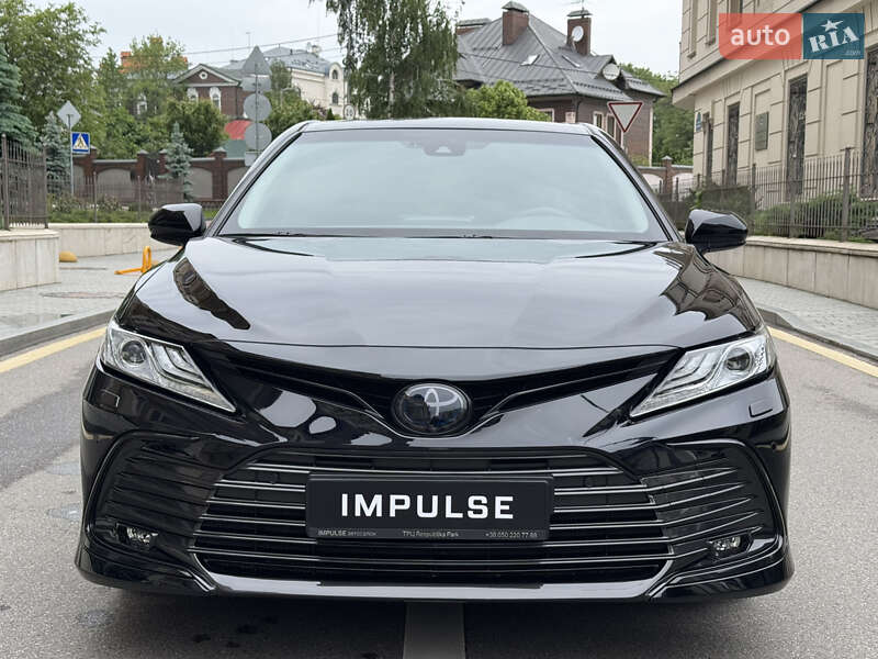 Седан Toyota Camry 2024 в Киеве