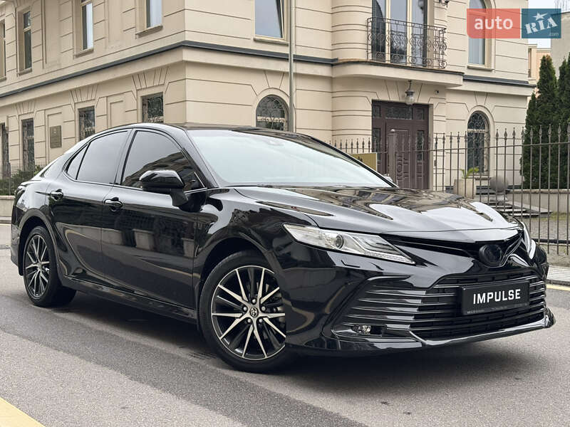 Седан Toyota Camry 2024 в Киеве