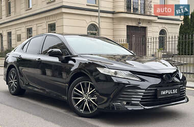 Седан Toyota Camry 2024 в 