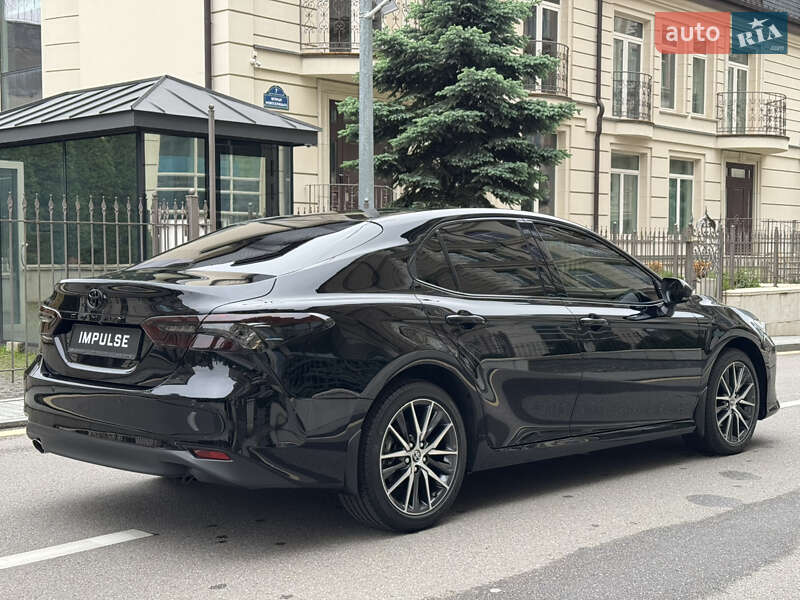 Седан Toyota Camry 2024 в Киеве