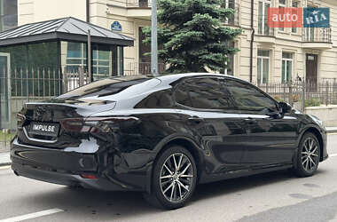 Седан Toyota Camry 2024 в 