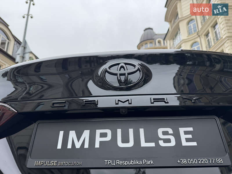 Седан Toyota Camry 2024 в Киеве