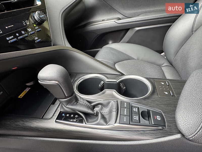 Седан Toyota Camry 2024 в Киеве