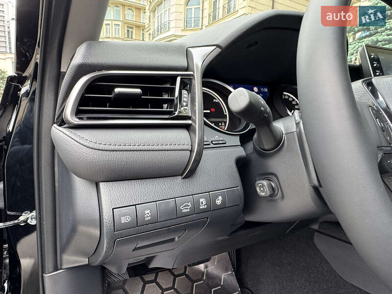 Седан Toyota Camry 2024 в Киеве