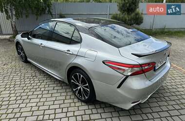 Седан Toyota Camry 2017 в 