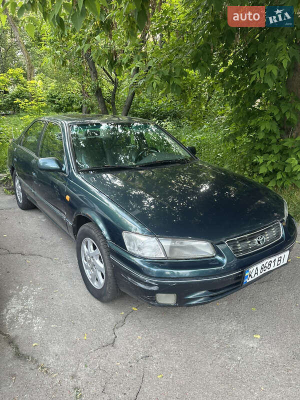 Седан Toyota Camry 1998 в 