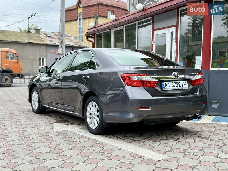 Седан Toyota Camry 2012 в Львові