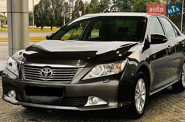 Седан Toyota Camry 2013 в Днепре