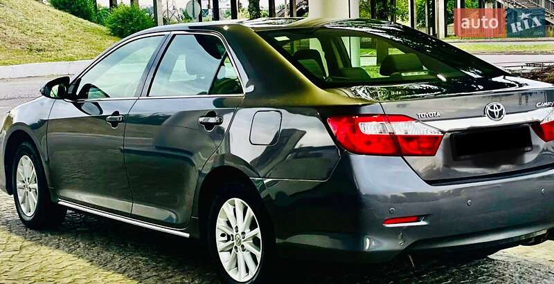 Седан Toyota Camry 2013 в Днепре