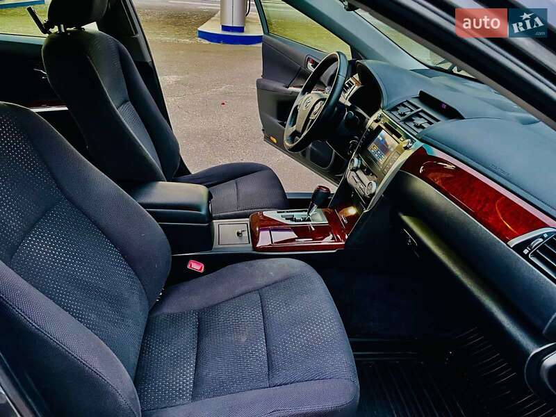 Седан Toyota Camry 2013 в Днепре
