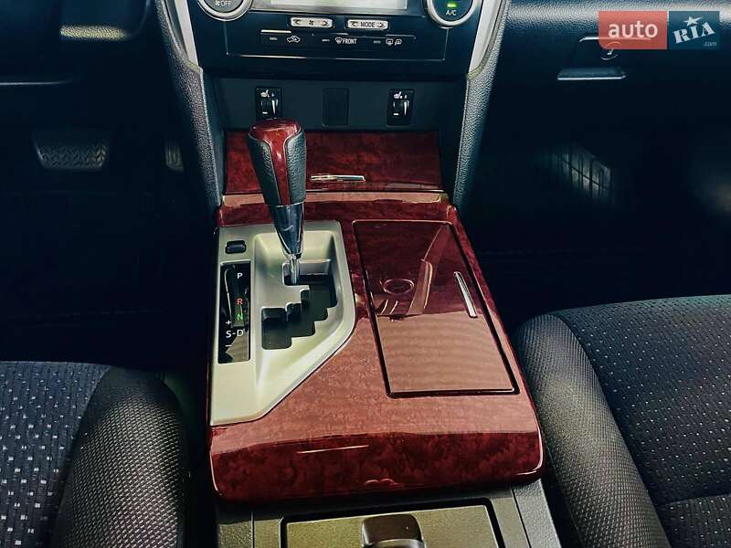 Седан Toyota Camry 2013 в Днепре