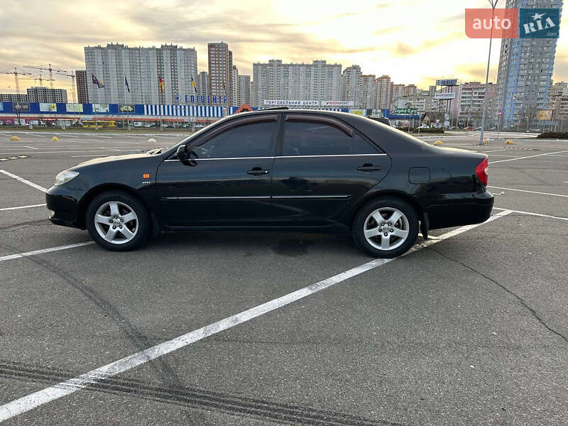 Седан Toyota Camry 2004 в Киеве