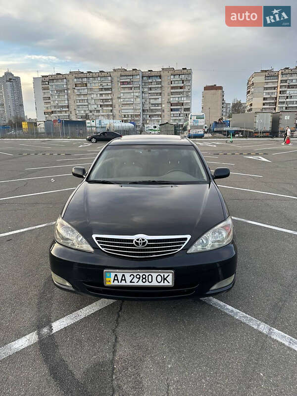 Седан Toyota Camry 2004 в Киеве