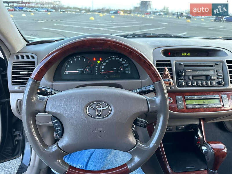 Седан Toyota Camry 2004 в Киеве
