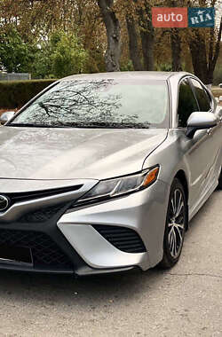 Седан Toyota Camry 2019 в Киеве