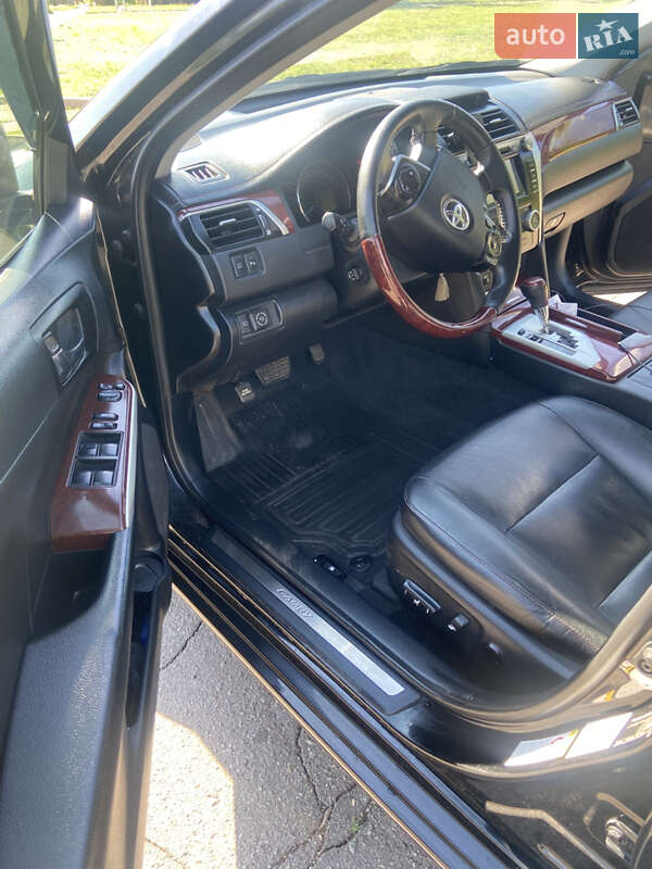 Седан Toyota Camry 2011 в Кривому Розі