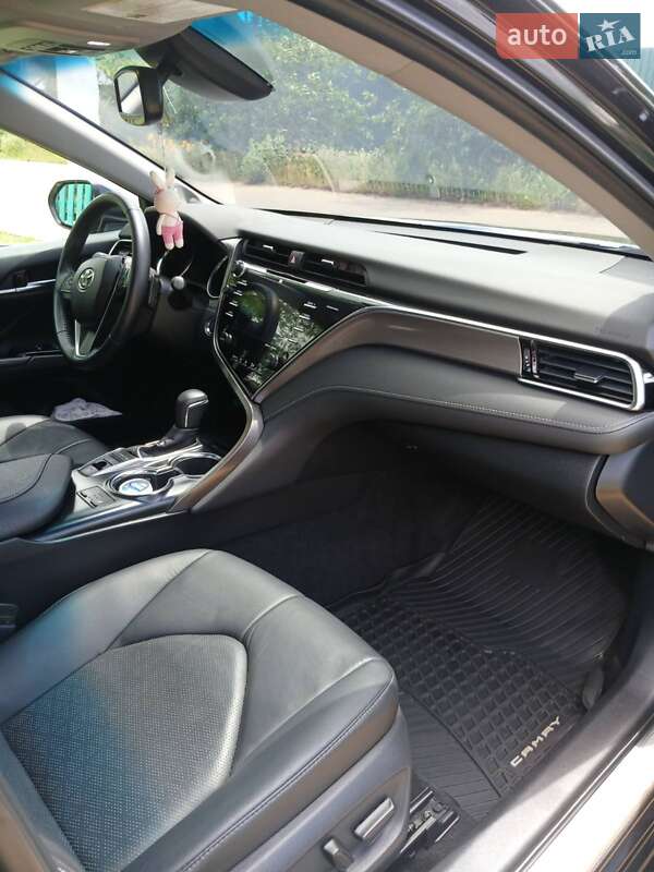 Седан Toyota Camry 2018 в Великій Михайлівці