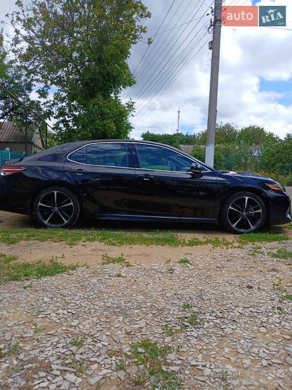 Седан Toyota Camry 2018 в Великій Михайлівці