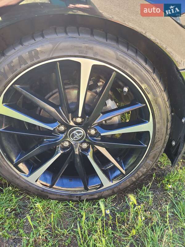 Седан Toyota Camry 2018 в Великій Михайлівці