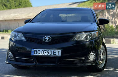 Седан Toyota Camry 2013 в Тернополі