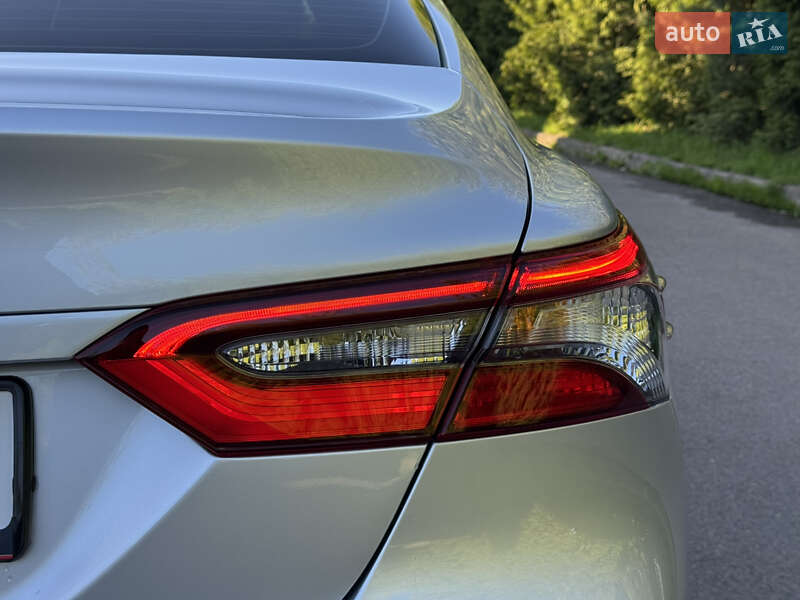 Седан Toyota Camry 2021 в Рівному