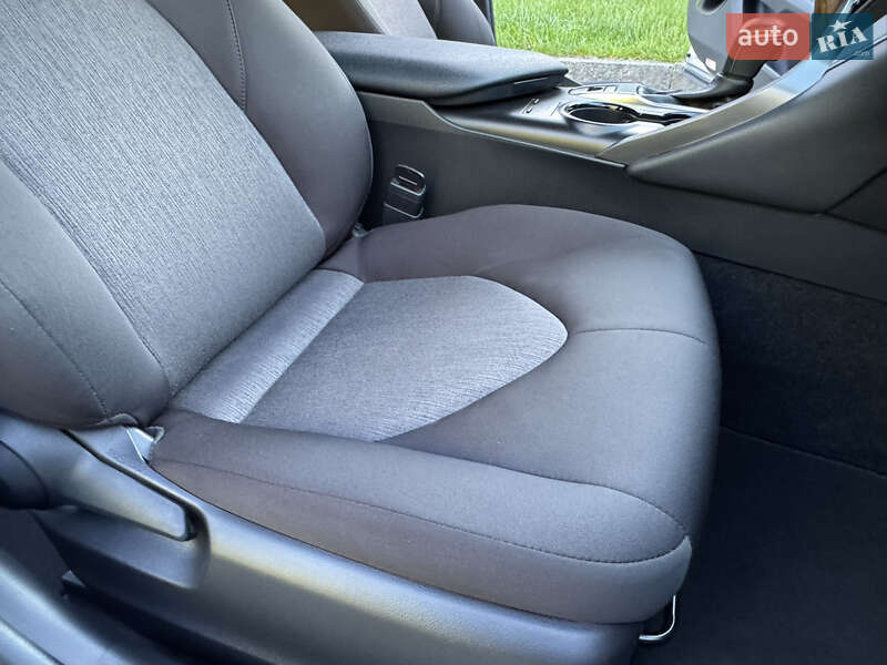 Седан Toyota Camry 2021 в Рівному