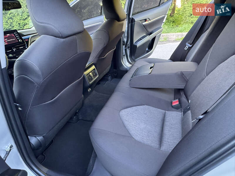 Седан Toyota Camry 2021 в Рівному