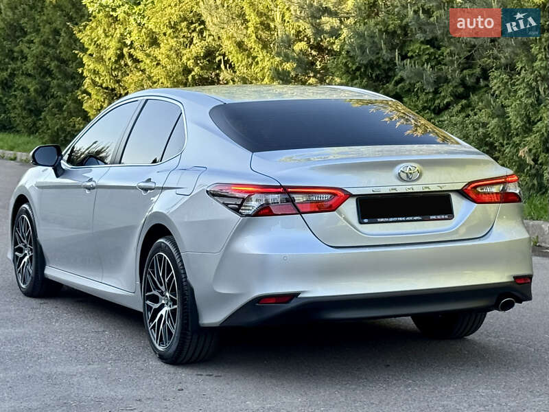 Седан Toyota Camry 2021 в Рівному