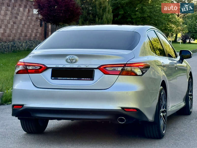 Седан Toyota Camry 2021 в Рівному