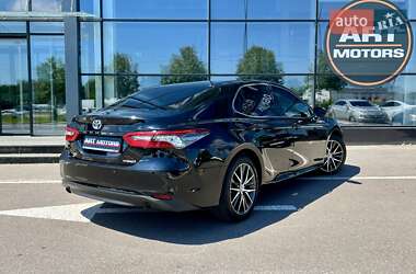 Седан Toyota Camry 2023 в 