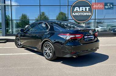 Седан Toyota Camry 2023 в 