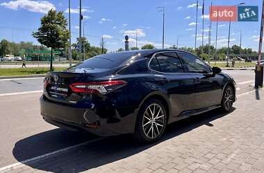 Седан Toyota Camry 2023 в 