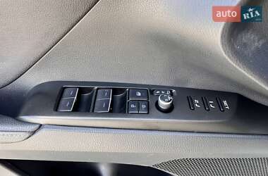 Седан Toyota Camry 2023 в 