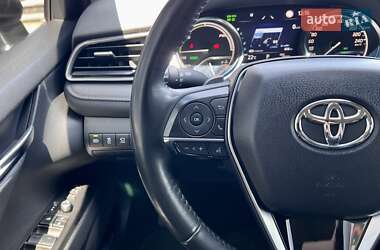 Седан Toyota Camry 2023 в 