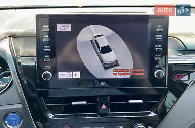 Седан Toyota Camry 2023 в 