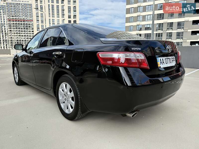 Седан Toyota Camry 2009 в Киеве