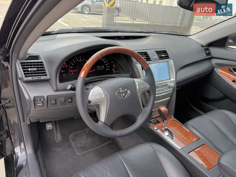 Седан Toyota Camry 2009 в Киеве