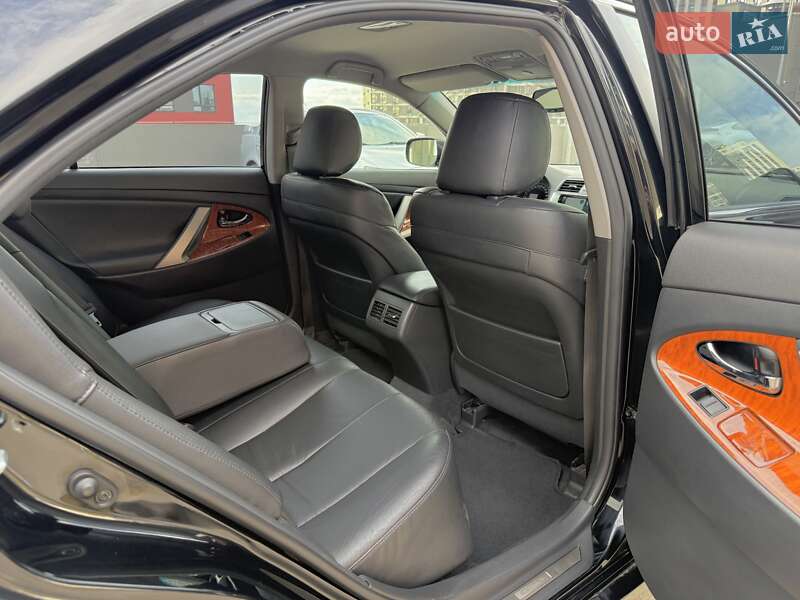 Седан Toyota Camry 2009 в Киеве