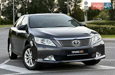 Седан Toyota Camry 2011 в Києві