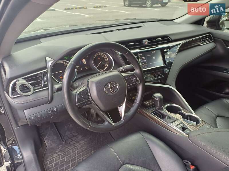 Седан Toyota Camry 2020 в Днепре