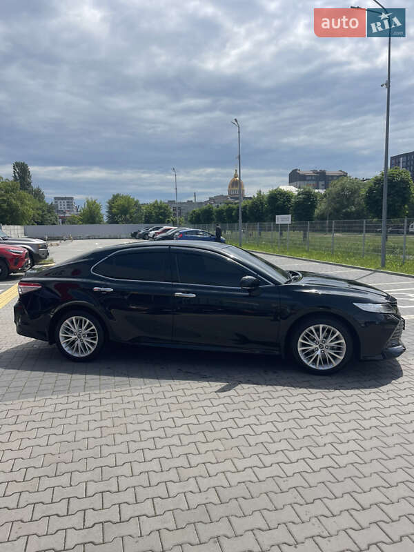Седан Toyota Camry 2018 в Ивано-Франковске