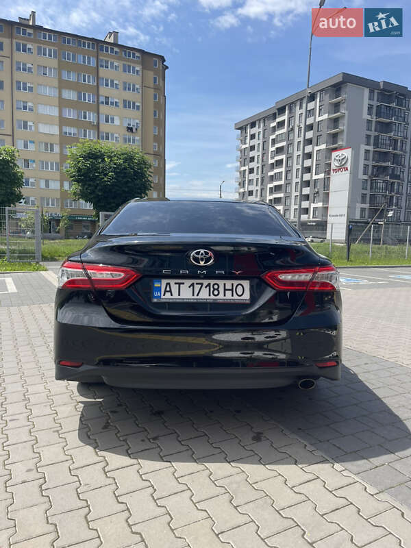 Седан Toyota Camry 2018 в Ивано-Франковске