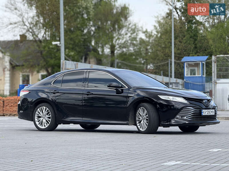 Седан Toyota Camry 2020 в Коломиї