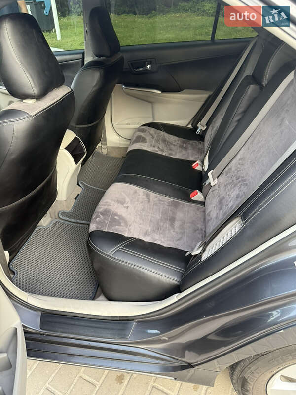 Седан Toyota Camry 2014 в Харкові