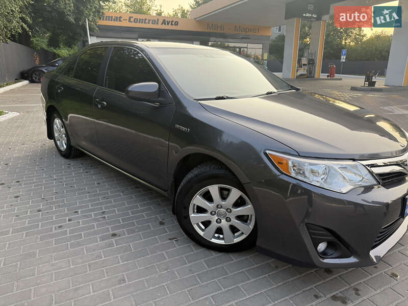 Седан Toyota Camry 2014 в Харкові