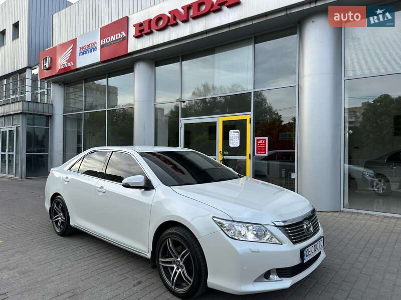 Седан Toyota Camry 2013 в Чернівцях
