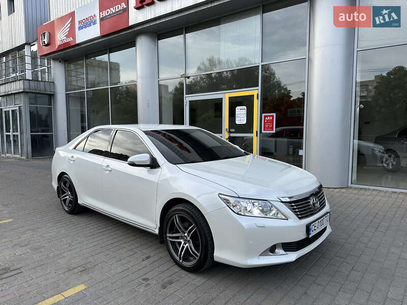 Седан Toyota Camry 2013 в Чернівцях