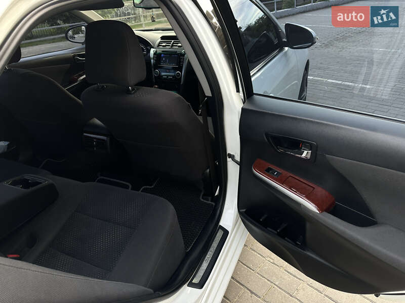Седан Toyota Camry 2013 в Чернівцях