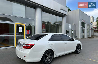Седан Toyota Camry 2013 в 